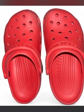 Crocs Classic Clog in a red colorway W/7 M/5
